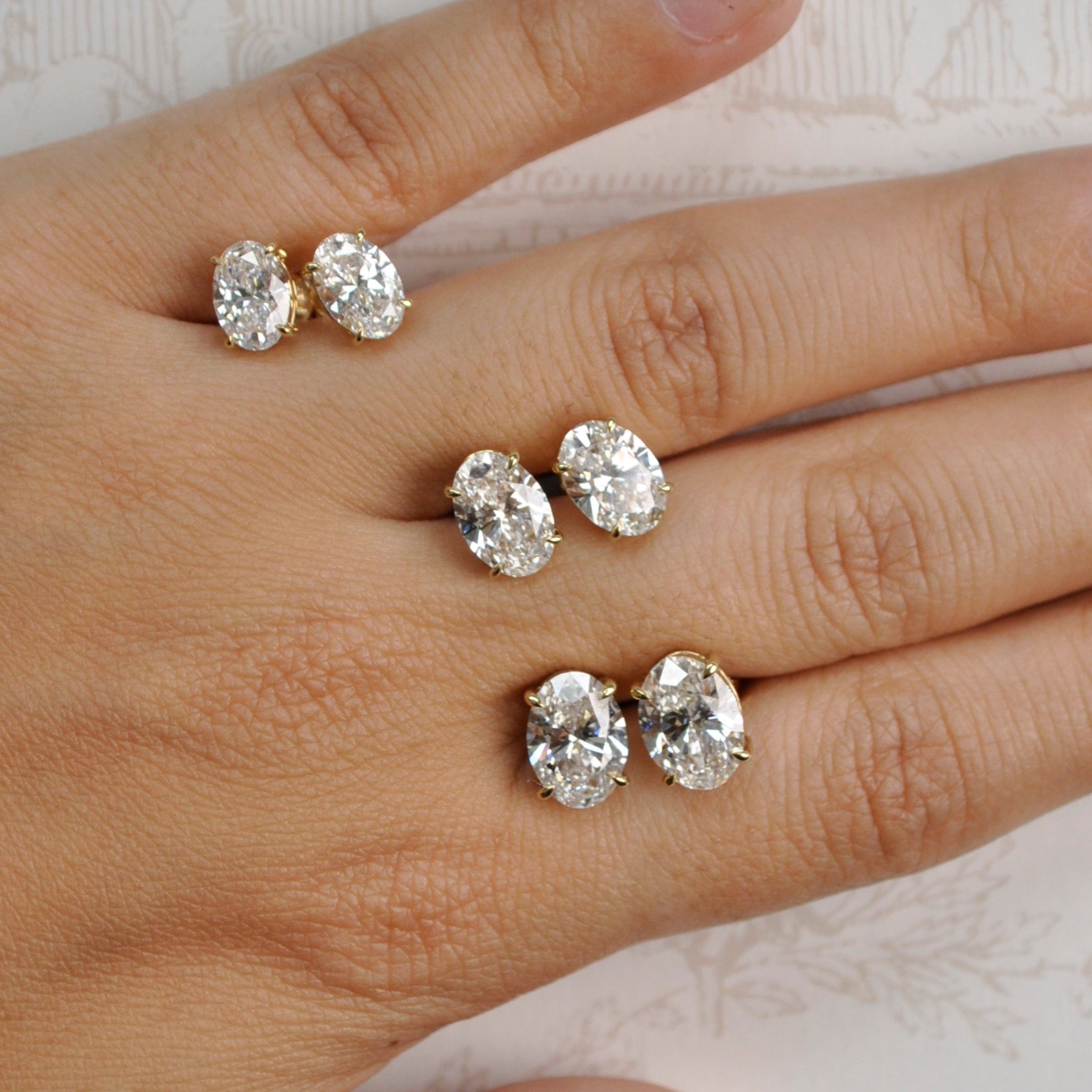 Studs Oval 1CT