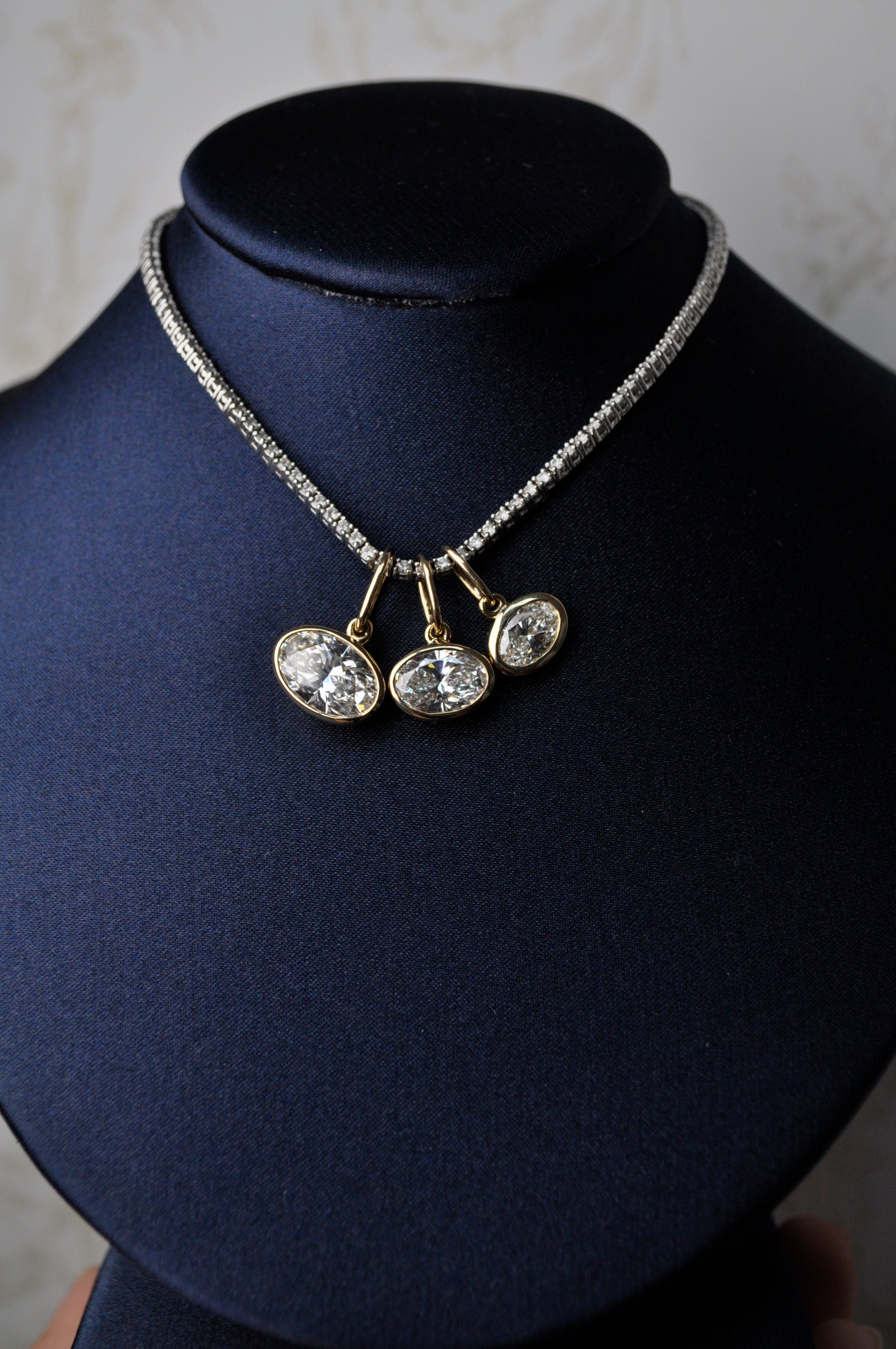 Charm Oval